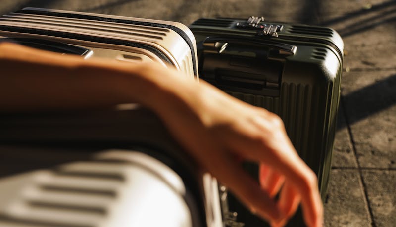 pexels-eminent-luggage-1233435654-22743916 Nem mindegy, mit viszel tovább